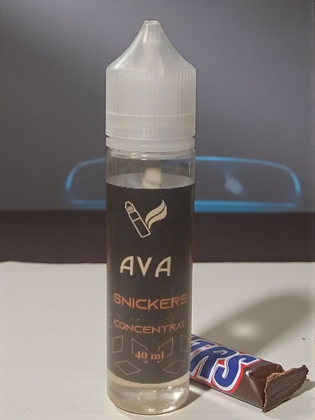 Descoperă aroma concentrată de Snickers – combinația irezistibilă de ciocolată, caramel și alune prăjite.